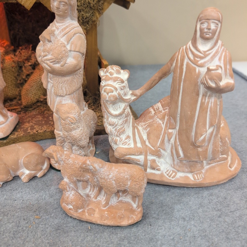 Lighted Wooden Nativity Stable with 11 Terracotta Style Figurines Christmas Set - Picture 10 of 16